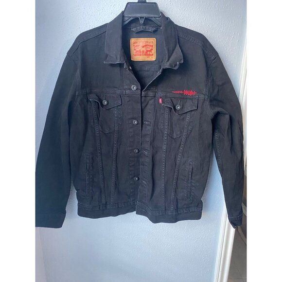 Levis Mens Black Denim Trucker Jacket Size L With Red Embroidery Accent - Picture 1 of 12